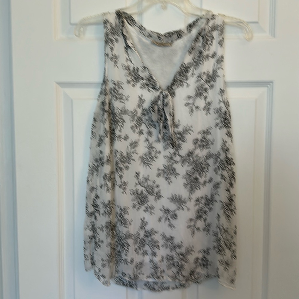Sleeveless blouse